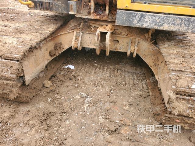 轉(zhuǎn)盤和下車架正前（工作和回轉(zhuǎn)裝置）