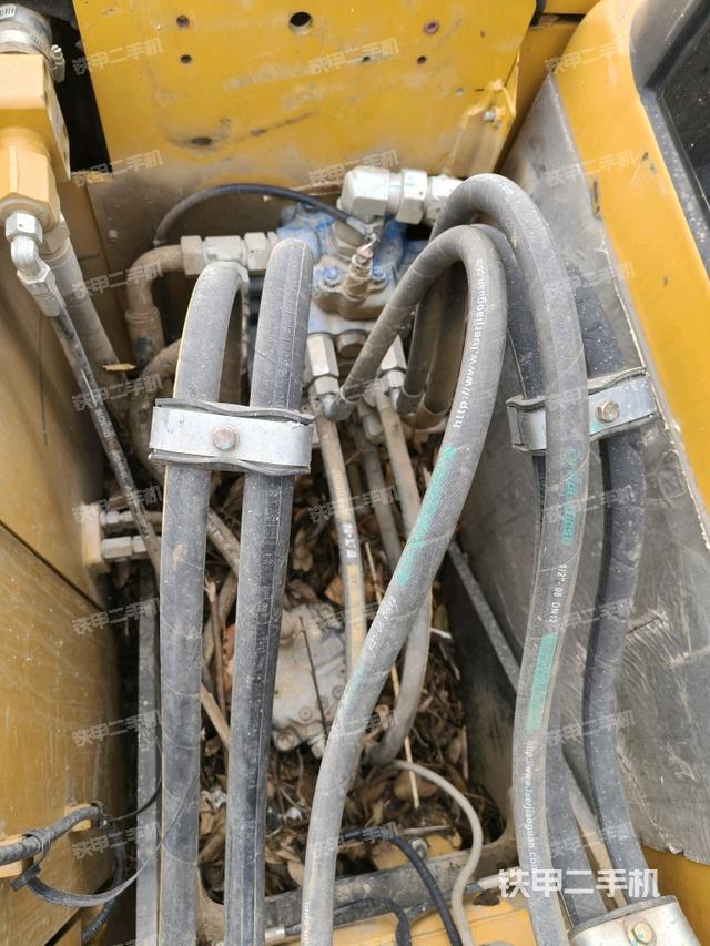 回轉(zhuǎn)馬達(dá)和主控閥（整機(jī)外觀）