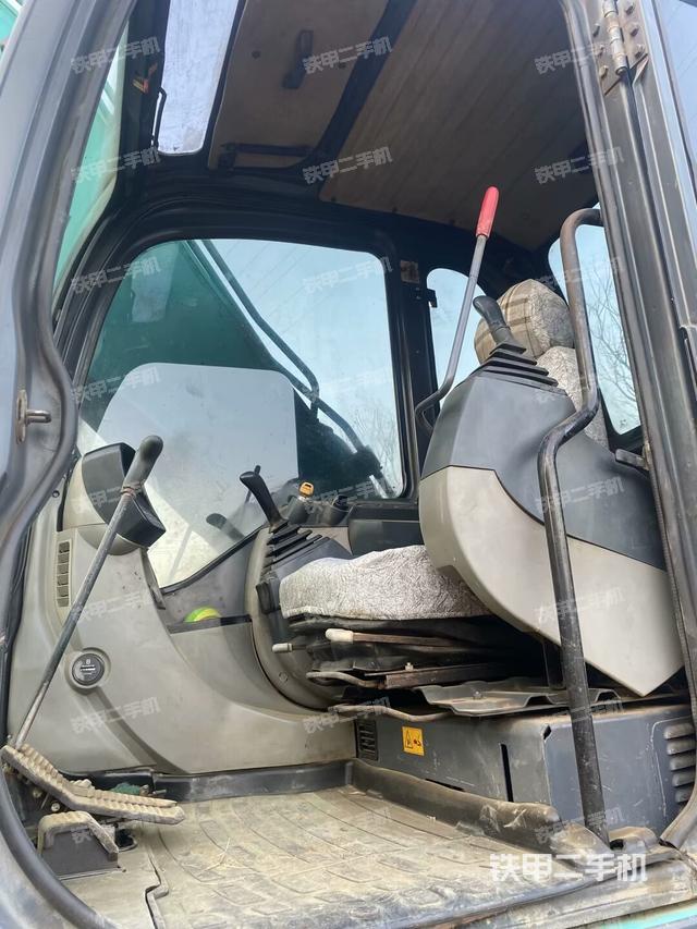 駕駛室整體（整機外觀）