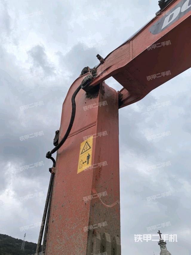 小臂整體左后(工作和回轉(zhuǎn)裝置) 小臂整體左后(工作和回轉(zhuǎn)裝置)