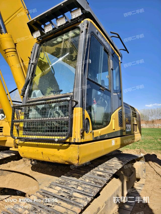 駕駛室整體(整機(jī)外觀) 駕駛室整體(整機(jī)外觀)