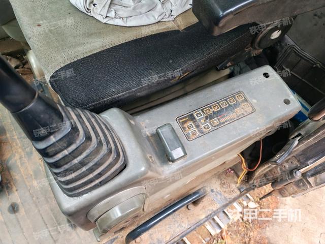 座椅左側(cè)控制臺(tái)/音響/含左手柄（駕駛室部分）