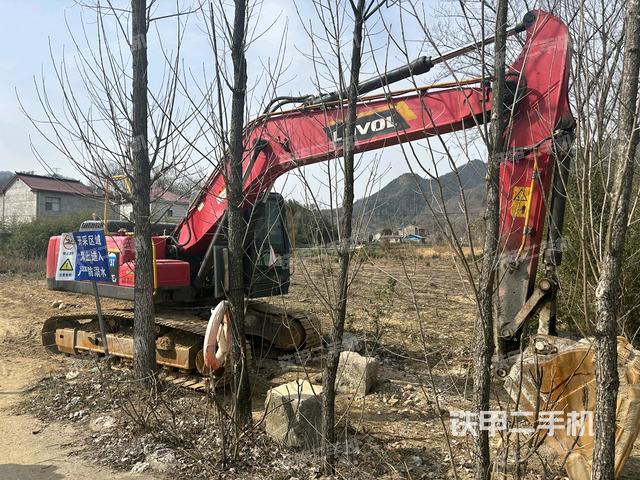 單側(cè)履帶整體(整機外觀) 單側(cè)履帶整體(整機外觀)