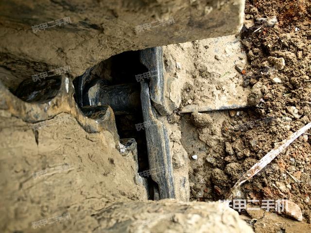 右驅(qū)動輪（行走機構(gòu)）