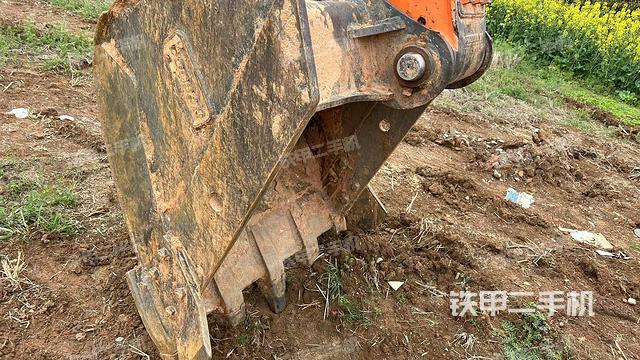 鏟斗右后整體(工作和回轉(zhuǎn)裝置) 鏟斗右后整體(工作和回轉(zhuǎn)裝置)