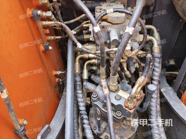 回轉馬達和主控閥（整機外觀）