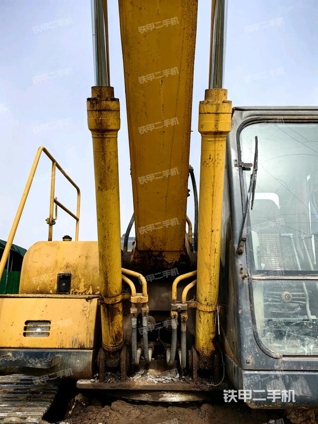 大臂油缸整體?豎拍（工作和回轉(zhuǎn)裝置）