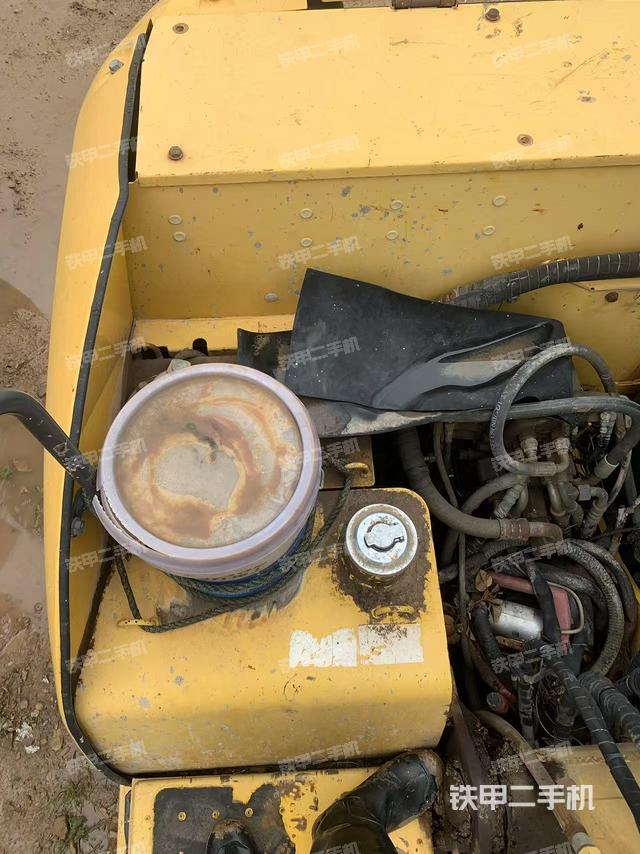 液壓泵艙室正面整體（整機(jī)外觀）