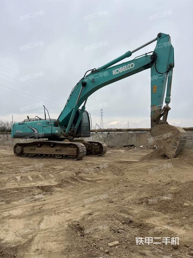 整機(jī)右后45°(整機(jī)外觀) 整機(jī)右后45°(整機(jī)外觀)