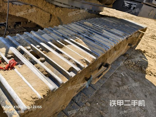 單側(cè)履帶整體（整機(jī)外觀）