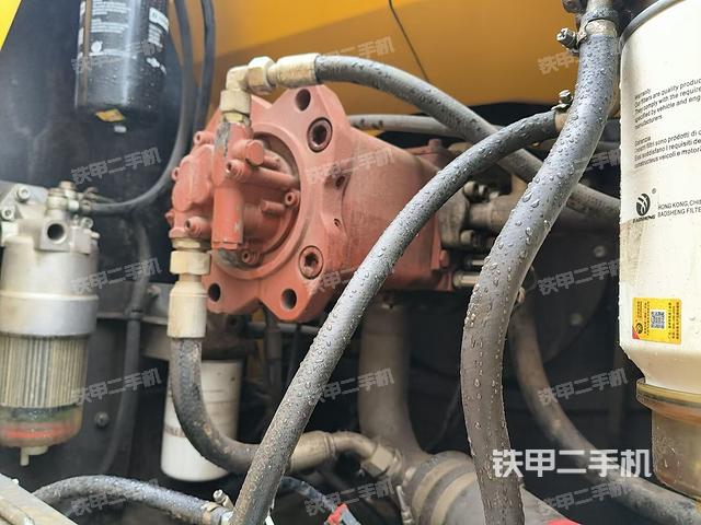 液壓泵艙室正面整體(整機(jī)外觀) 液壓泵艙室正面整體(整機(jī)外觀)