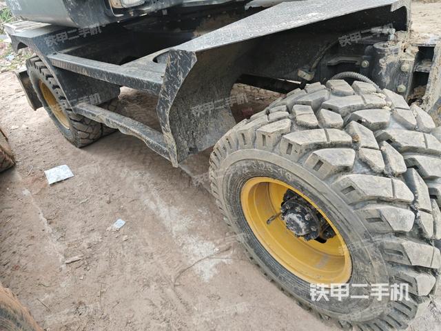 右導(dǎo)向輪（行走機(jī)構(gòu)）