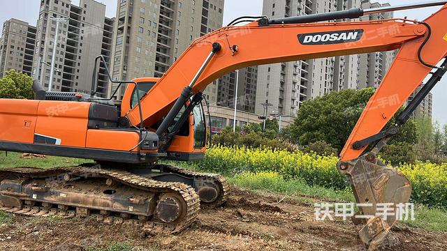 右后45(整機(jī)外觀) 右后45(整機(jī)外觀)