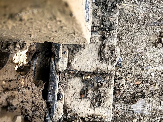 右驅(qū)動(dòng)輪（行走機(jī)構(gòu)）