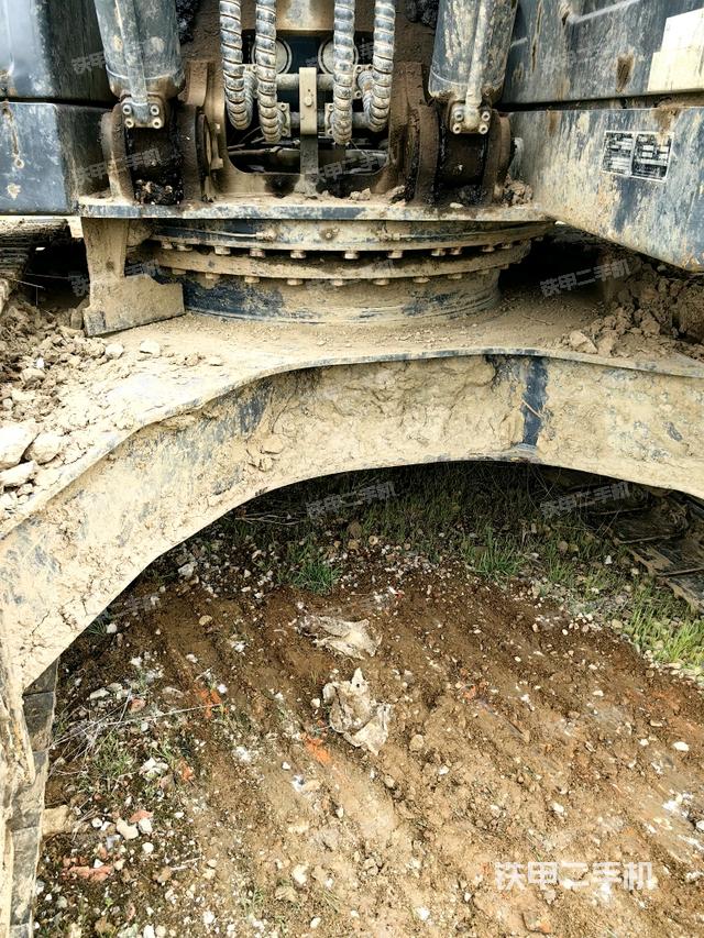 轉(zhuǎn)盤和下車架正前（工作和回轉(zhuǎn)裝置）