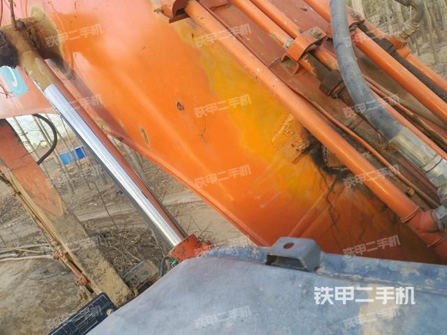 鏟斗右后整體(工作和回轉(zhuǎn)裝置) 鏟斗右后整體(工作和回轉(zhuǎn)裝置)