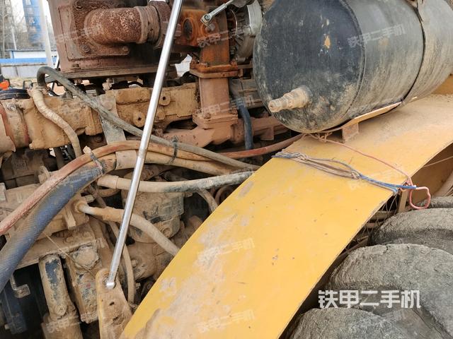 發(fā)動機艙全景（壓路機發(fā)動機艙）