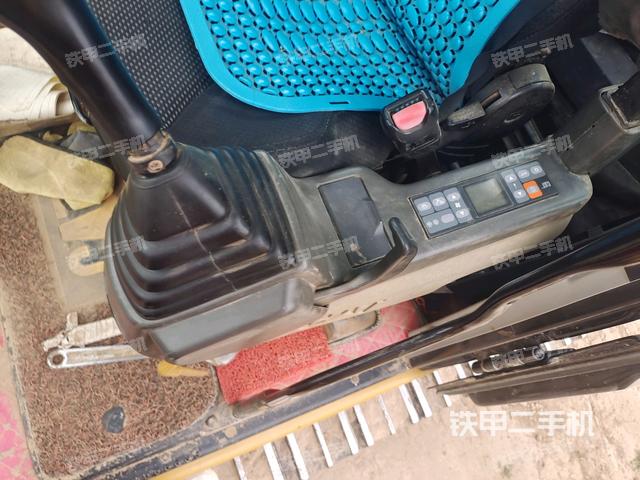 座椅右側(cè)控制臺(tái)/鑰匙門/油門/含右手柄（駕駛室部分）