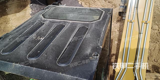 驾驶室顶部（整机外观）