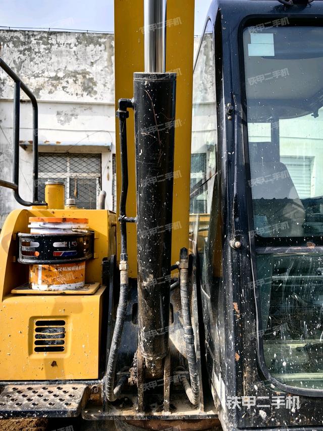 大臂根部?斜（工作和回轉(zhuǎn)裝置）