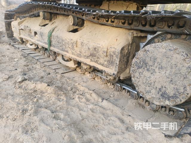 左側(cè)履帶整體?(行走機(jī)構(gòu)) 左側(cè)履帶整體?(行走機(jī)構(gòu))