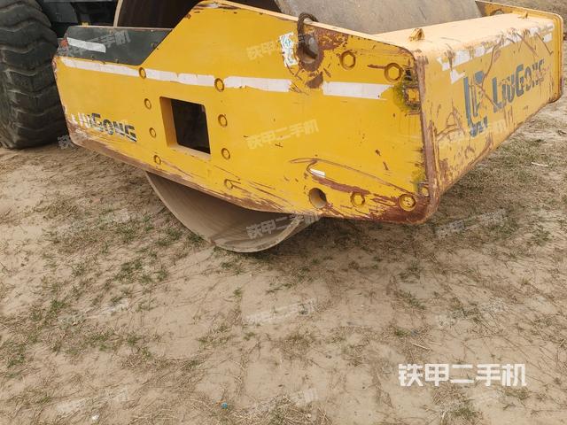 前車架正右側(cè)（壓路機前后車架）