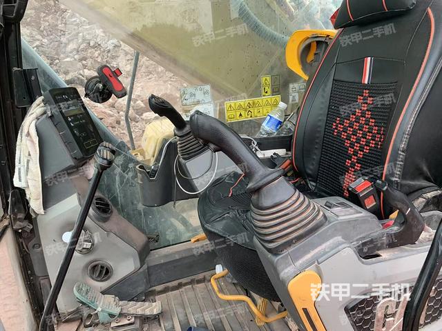 駕駛室整體(整機外觀) 駕駛室整體(整機外觀)