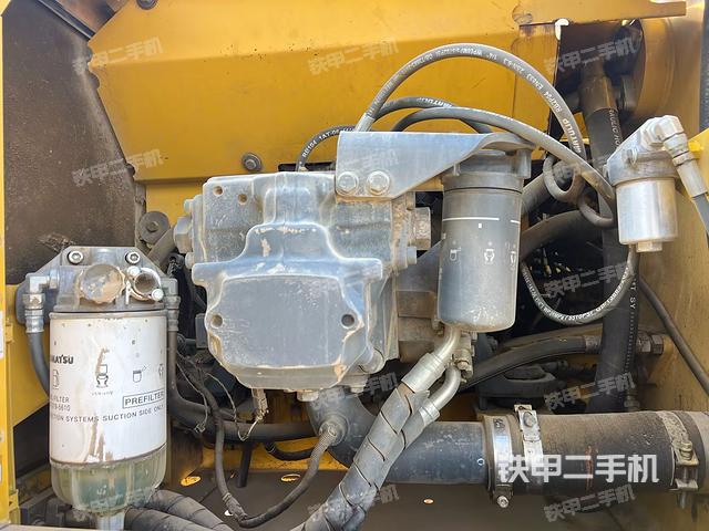 液壓泵艙室正面整體(整機(jī)外觀) 液壓泵艙室正面整體(整機(jī)外觀)