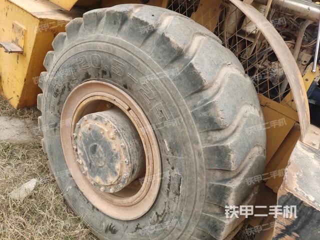 前輪左側(cè)減震塊連接及部件（壓路機前后車架）