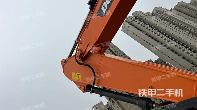 小臂整體左后(工作和回轉(zhuǎn)裝置) 小臂整體左后(工作和回轉(zhuǎn)裝置)