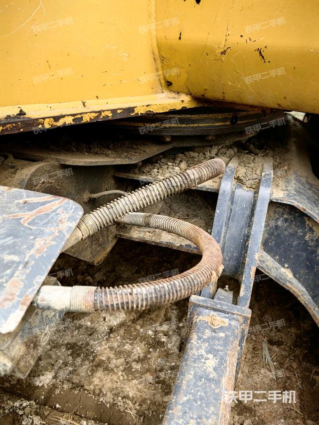 轉(zhuǎn)盤和下車架正前（工作和回轉(zhuǎn)裝置）