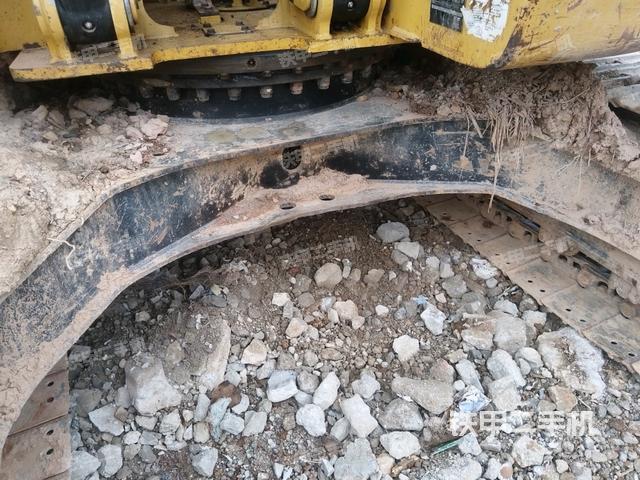 轉(zhuǎn)盤和下車架正前(工作和回轉(zhuǎn)裝置) 轉(zhuǎn)盤和下車架正前(工作和回轉(zhuǎn)裝置)