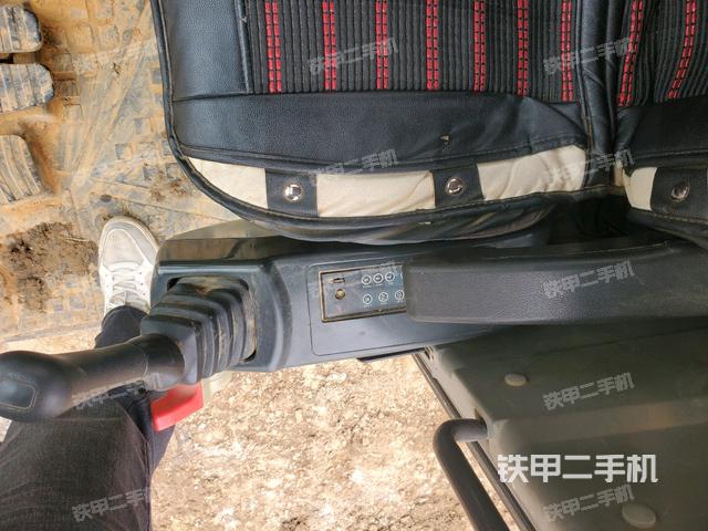 座椅左側(cè)控制臺(tái)/音響/含左手柄（駕駛室部分）