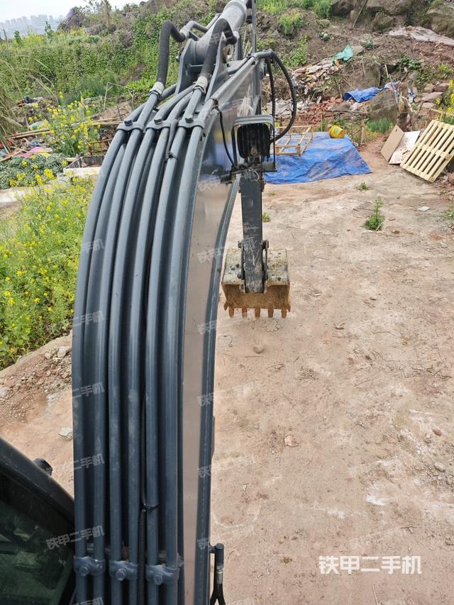 大臂背部俯視(工作和回轉(zhuǎn)裝置) 大臂背部俯視(工作和回轉(zhuǎn)裝置)