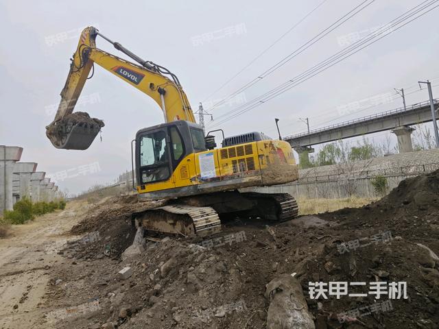 駕駛室整體(整機(jī)外觀) 駕駛室整體(整機(jī)外觀)