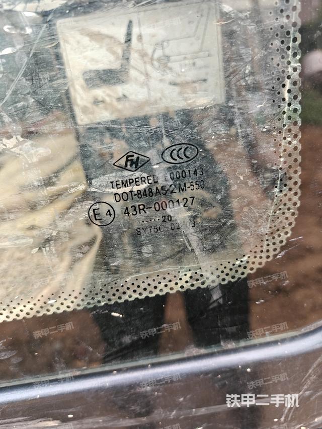 后窗玻璃角標（駕駛室部分）