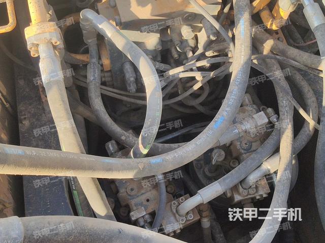 回轉(zhuǎn)馬達(dá)和主控閥（整機(jī)外觀）