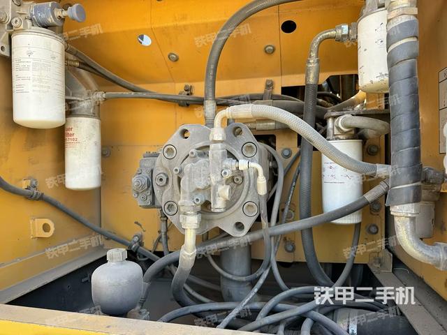 液壓泵艙室正面整體（整機(jī)外觀）