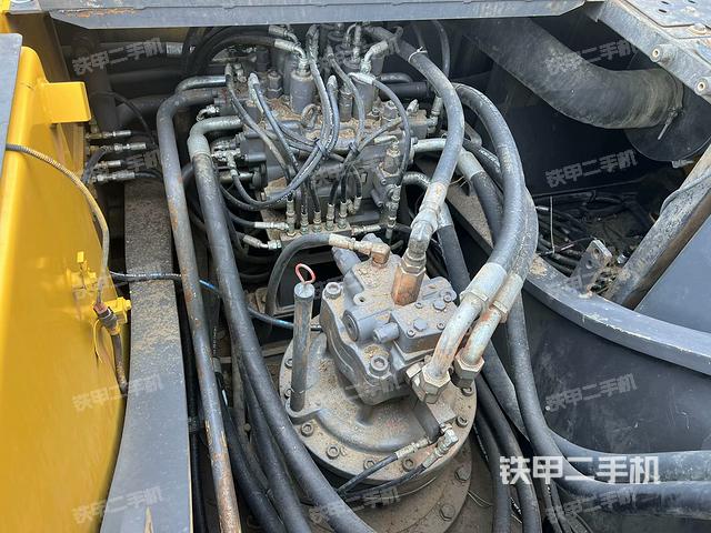 回轉馬達和主控閥（整機外觀）