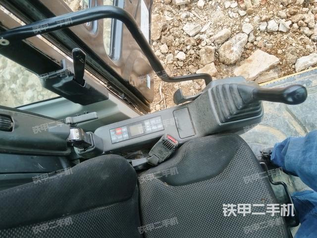 座椅右側(cè)控制臺(tái)/鑰匙門/油門/含右手柄(駕駛室部分) 座椅右側(cè)控制臺(tái)/鑰匙門/油門/含右手柄(駕駛室部分)