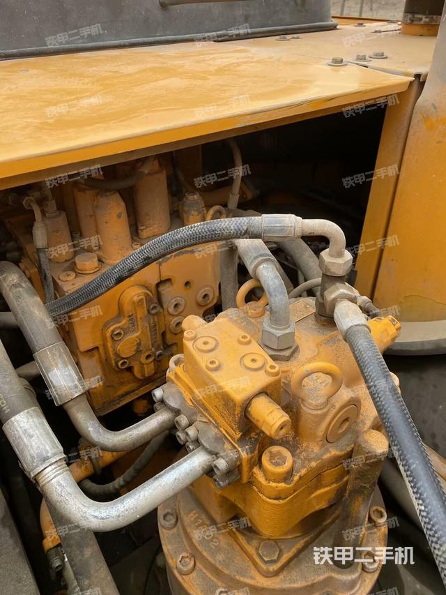 回轉馬達和主控閥（整機外觀）