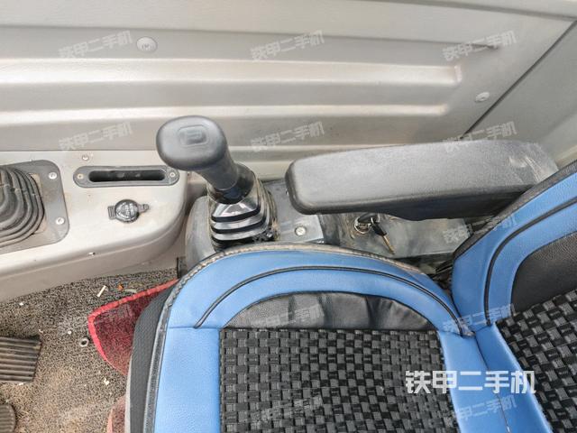 座椅右側(cè)控制臺/鑰匙門/油門/含右手柄（駕駛室部分）