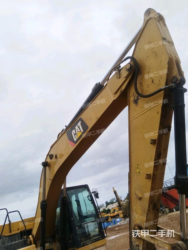 小臂整体左后（工作和回转装置）