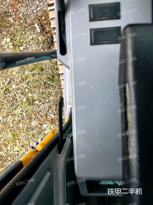 座椅右側(cè)控制臺/鑰匙門/油門/含右手柄（駕駛室部分）