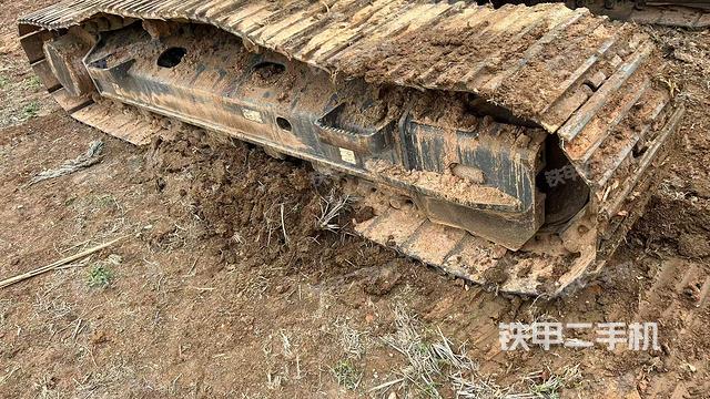 右側(cè)履帶整體(行走機(jī)構(gòu)) 右側(cè)履帶整體(行走機(jī)構(gòu))