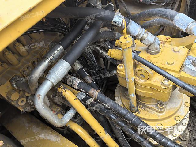 回转马达和主控阀（整机外观）