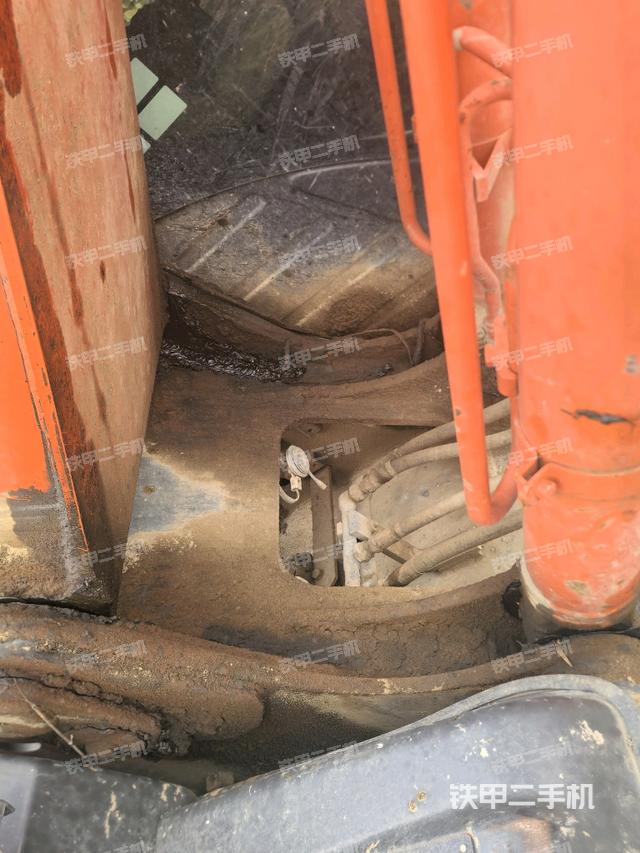 大臂油缸整體?豎拍（工作和回轉(zhuǎn)裝置）