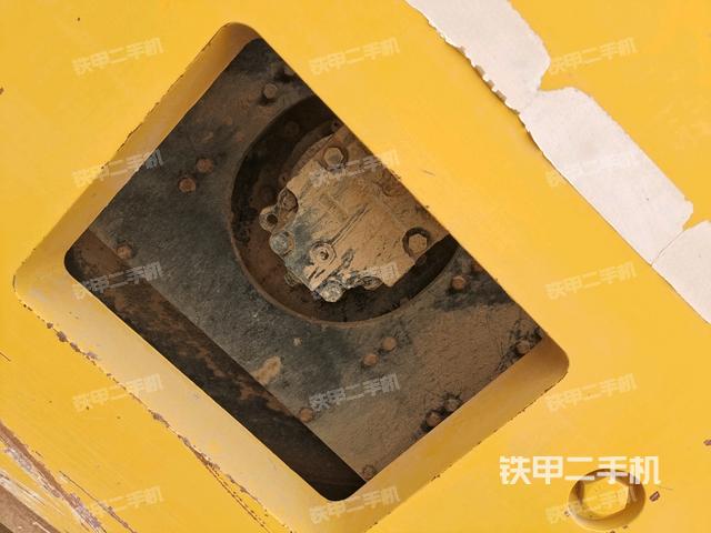 后輪右側(cè)全景（壓路機前后車架）