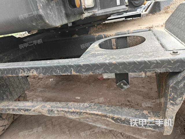 右驅(qū)動輪（行走機(jī)構(gòu)）