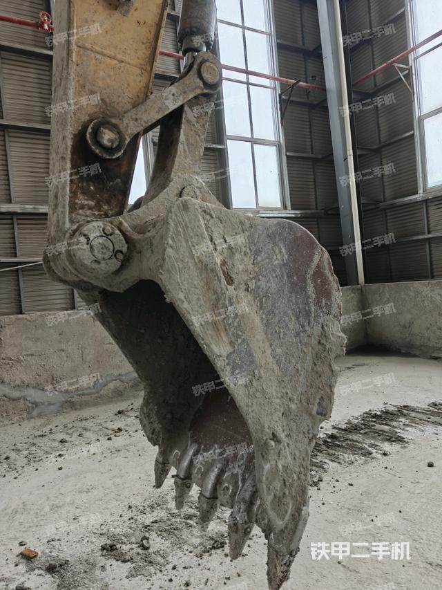 大臂根部?斜視(工作和回轉(zhuǎn)裝置) 大臂根部?斜視(工作和回轉(zhuǎn)裝置)
